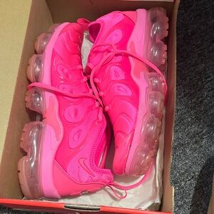 Nike Hyper Pink Vapormax Plus